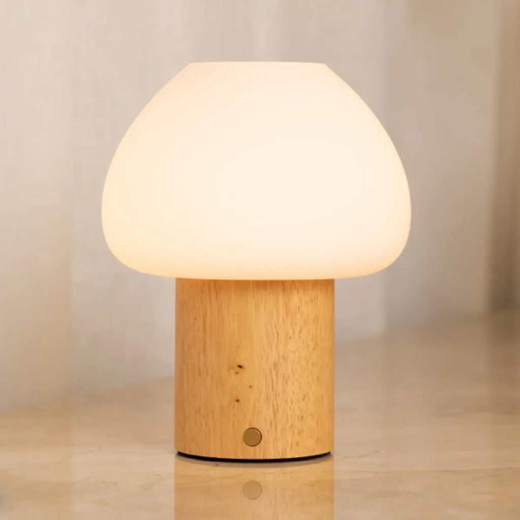Lampe en bois "Fynn" marron clair – rechargeable, variable et élégante