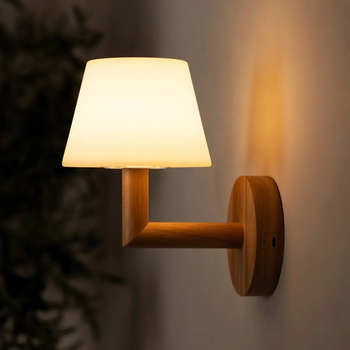 Lampe murale rechargeable en bois brun clair TED | Éclairage sans fil et dimmable