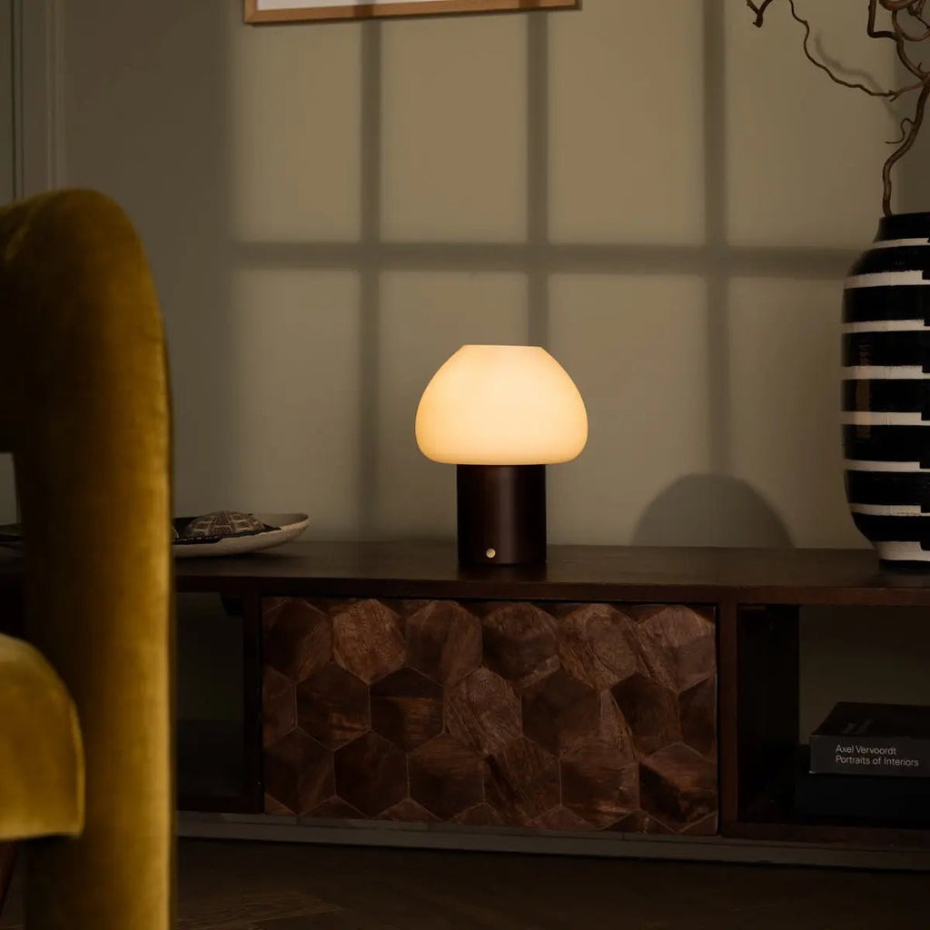 Lampe en bois Fynn marron foncé – Lumière rechargeable et à intensité variable