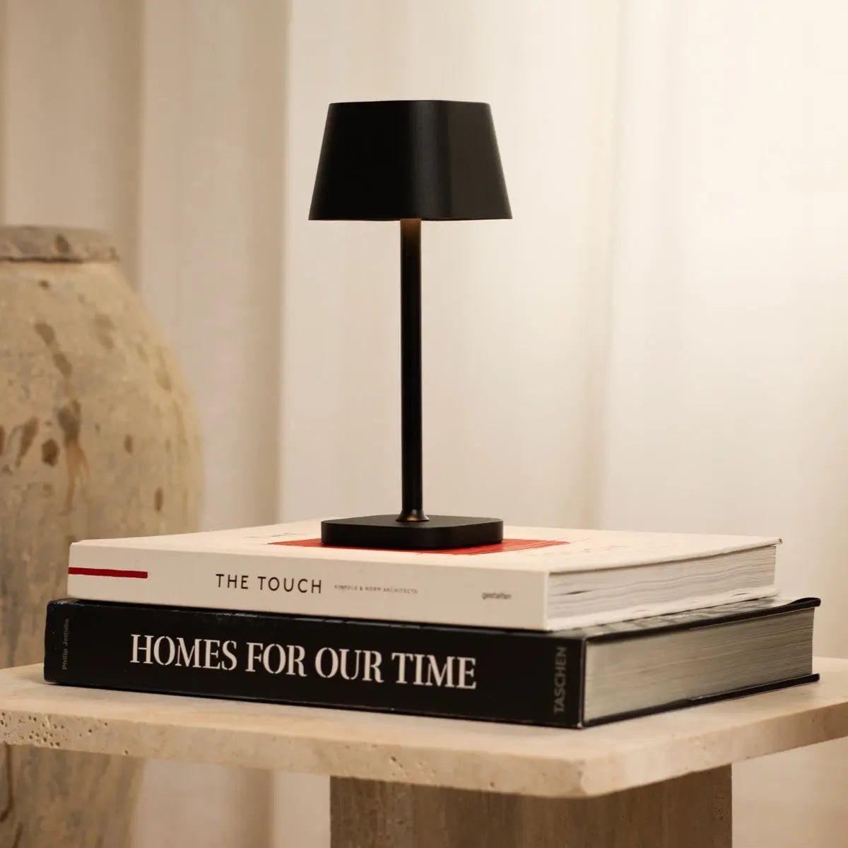 Lampe de table rechargeable noire Ava | Solution d'éclairage sans fil élégante