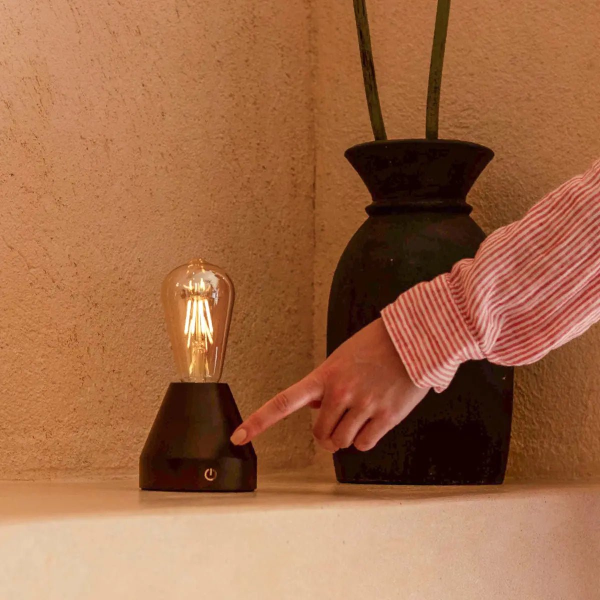 Lampe de table LED rechargeable marron foncé "Zavi" – Sans fil, à intensité variable, batterie de 80 heures