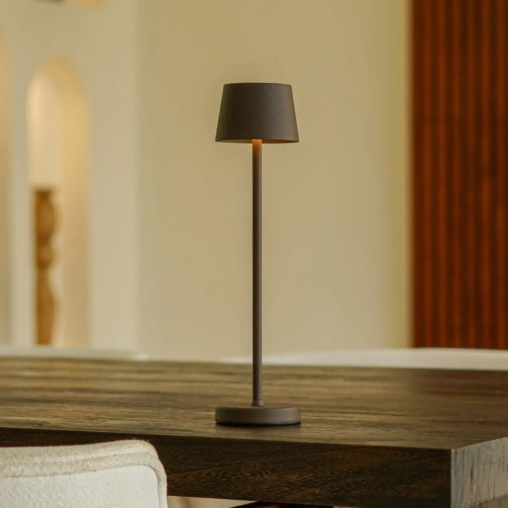 Vondel Mocha Brown Lampe rechargeable et sans fil parfaite pour l'industrie hôtelière - rechargeable sans fil via la station de charge