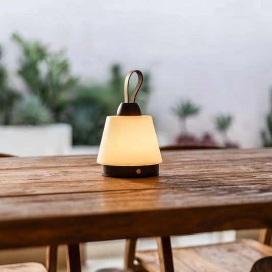 Lampe rechargeable Liv marron foncé – Bracelet en cuir, variable, 3 modes d'éclairage, sans fil