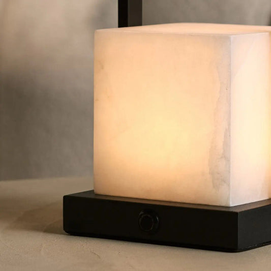 Lampe de table rechargeable Nola en albâtre l trois modes d'éclairage et rechargeable