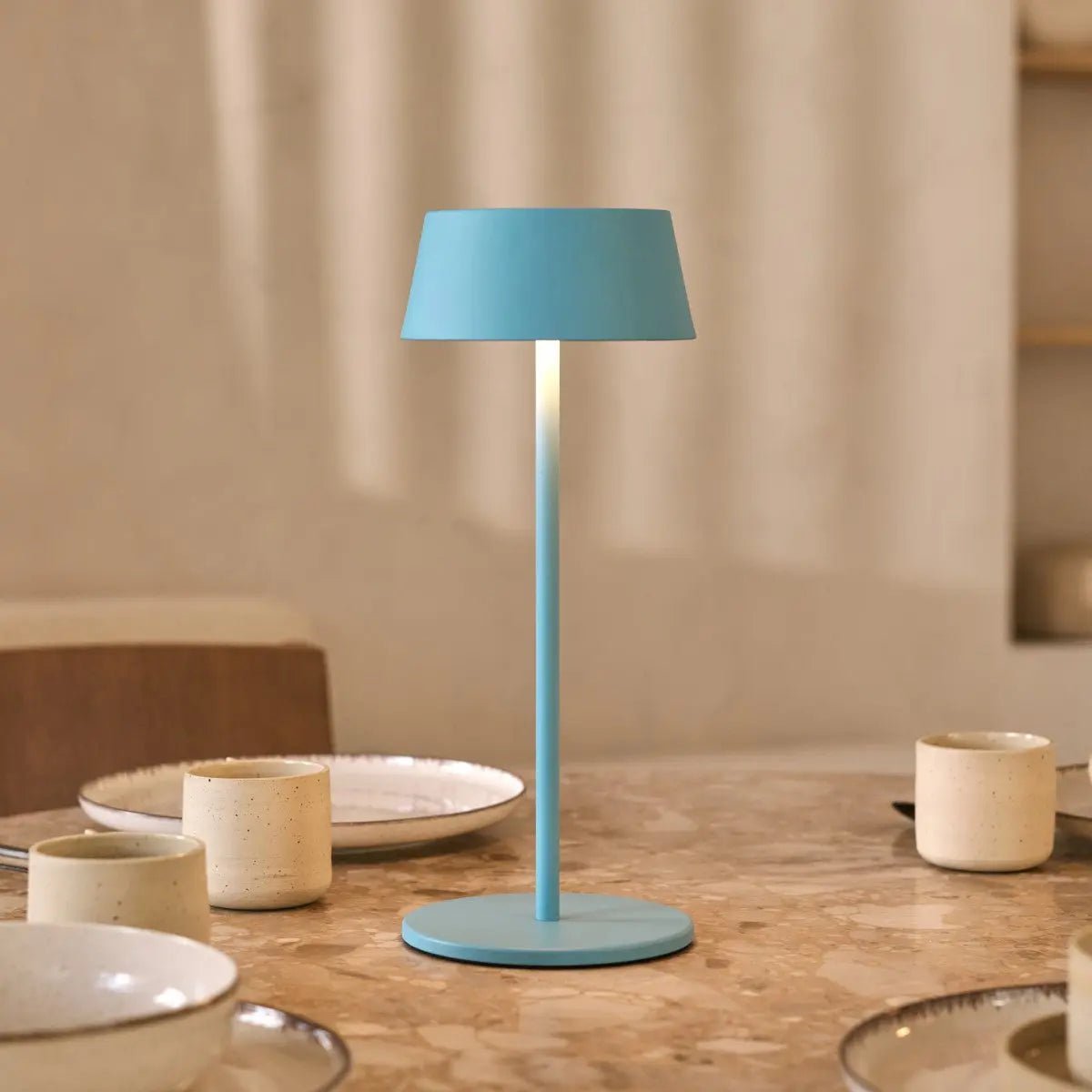 Lampe de table en fer rechargeable bleue Hugo Amsterdams - Intensité variable, élégante et sans fil