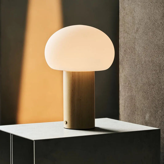 Lampe de table en bois marron clair avec verre et batterie rechargeable | Éclairage dimmable et polyvalent