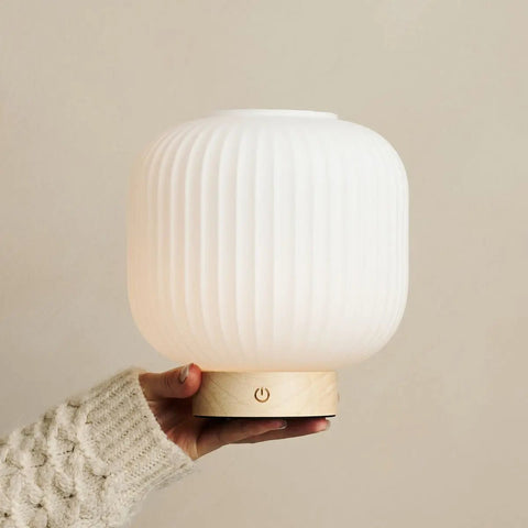 Lyla Lampe rechargeable unique - Verre givrée et base en bois, dimmable, 3 modes lumineux