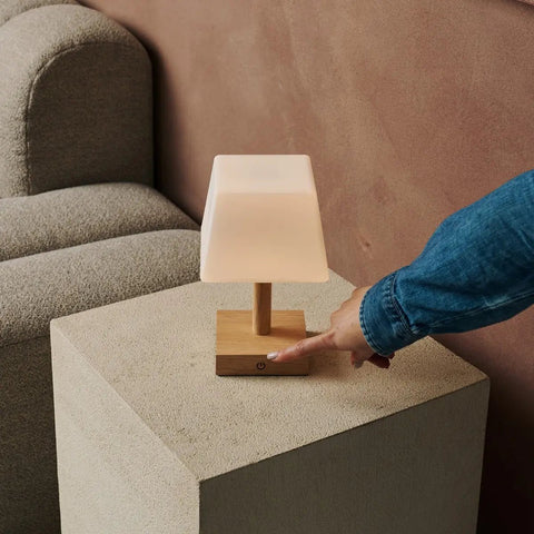 Tommy Brown Brown Wood Table Lampe avec verre - lampe rechargeable et dimmable, éclairage sans fil