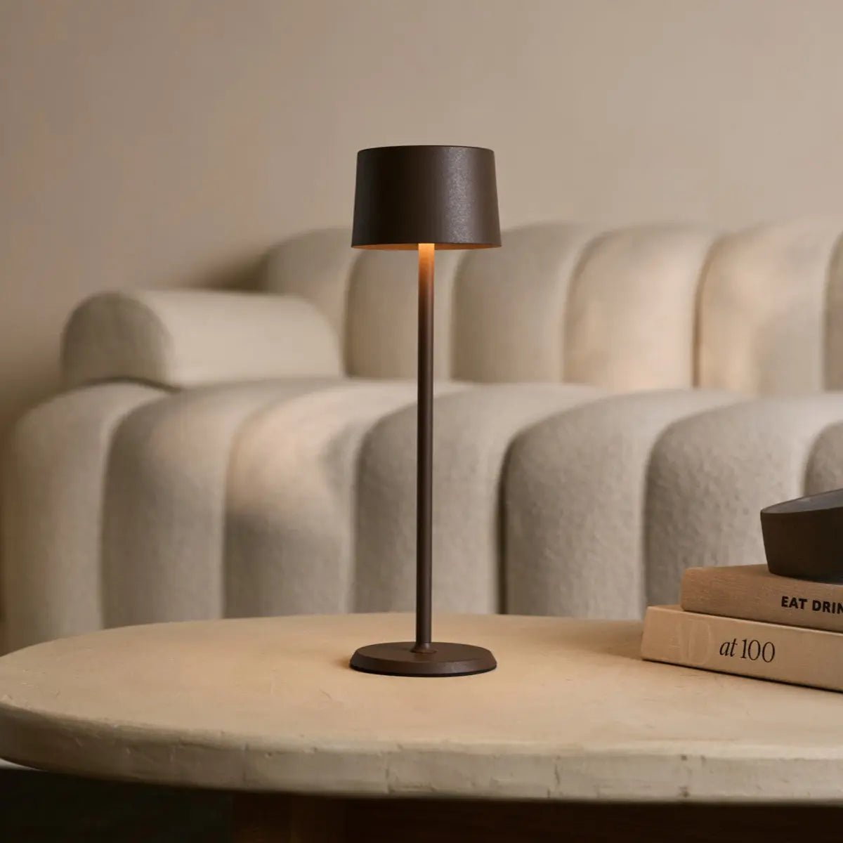 Lampe de table rechargeable en fer David Mocha Brown – Intensité variable et sans fil avec batterie de 120 heures