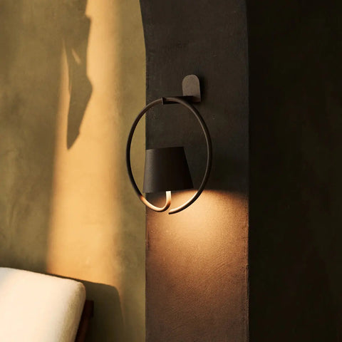 Applique murale rechargeable en métal marron foncé Cielo – sans fil, à intensité variable et élégante