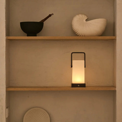 Lampe en bois marron foncé Harper – Lampe de table rechargeable sans fil avec poignée