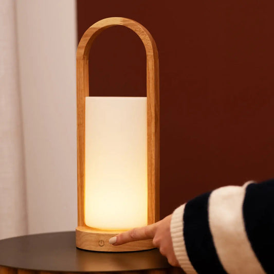 Lampe de table en bois rechargeable Evie marron clair – Intensité variable et sans fil