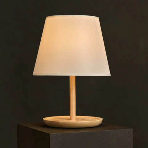 Lampe en bois brun clair Emily avec câble - conception durable faite à la main pour la maison