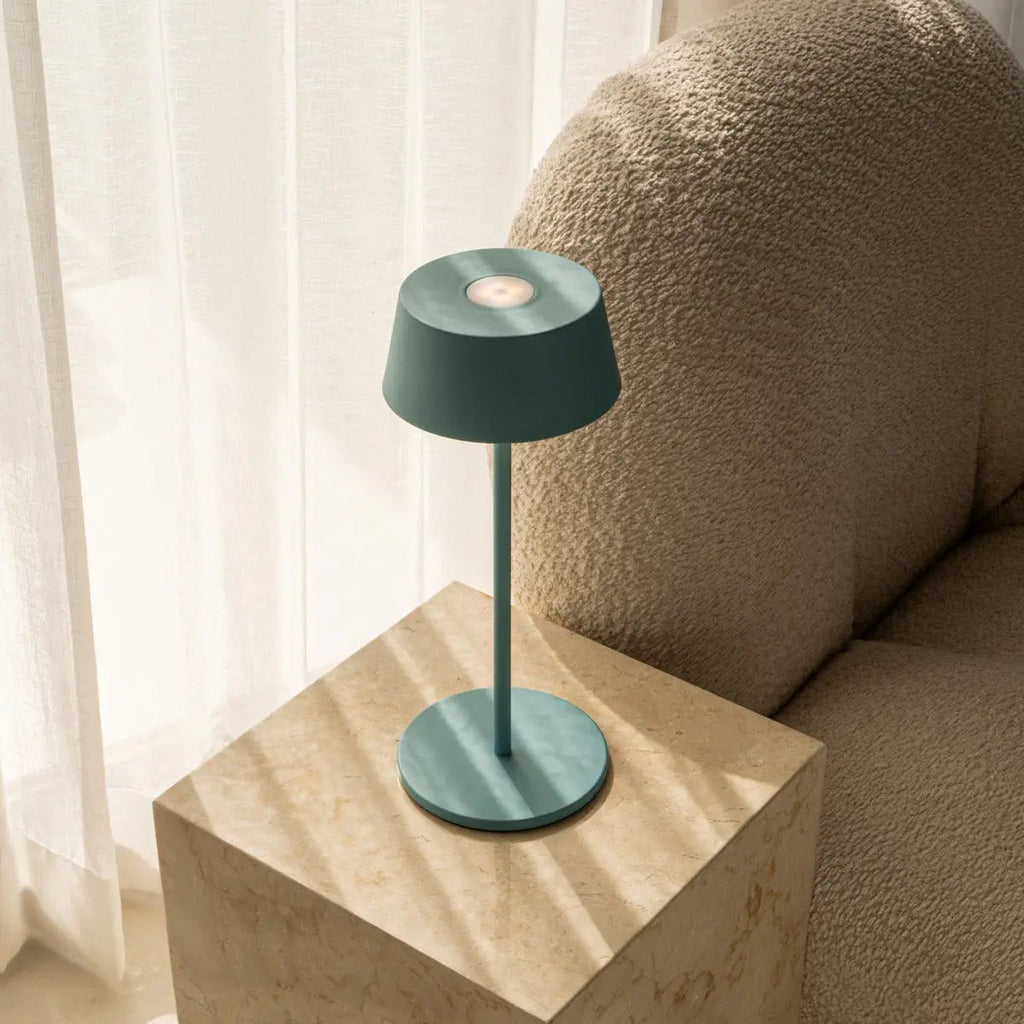 Lampe de table rechargeable verte Hugo Sage - Élégante, à intensité variable et sans fil