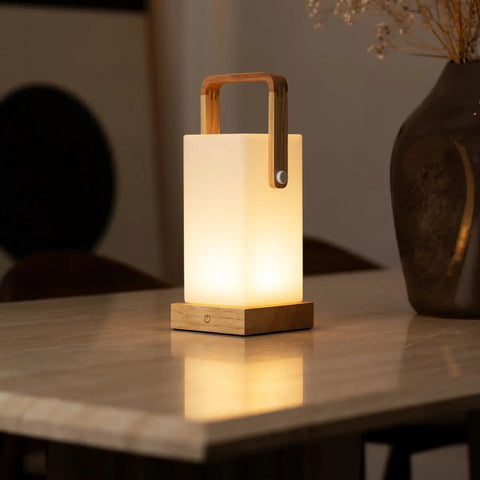 Lampe en bois marron clair Harper – Lampe de table rechargeable sans fil avec poignée