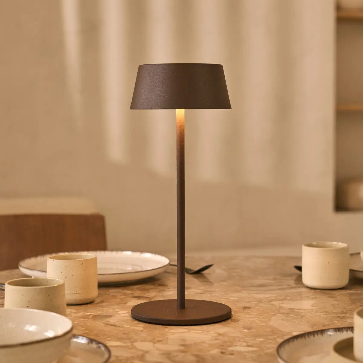 Lampe de table rechargeable Hugo Moka Brown - Élégante, à intensité variable et sans fil