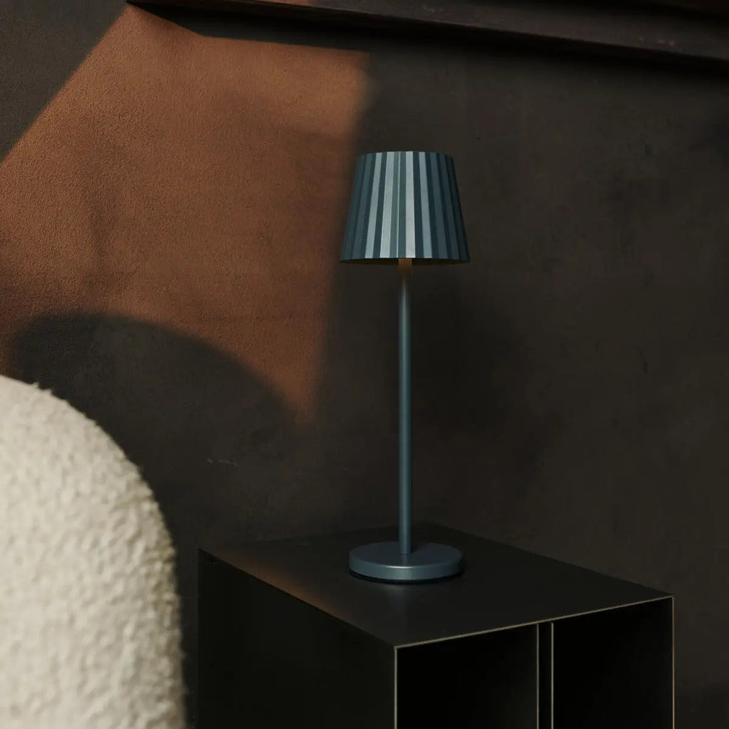 Combi Set Professional - 4 X Wouter Blossom Orange Rechargeable Table Lampes et 1 X Amstel Wireless Station Wireles