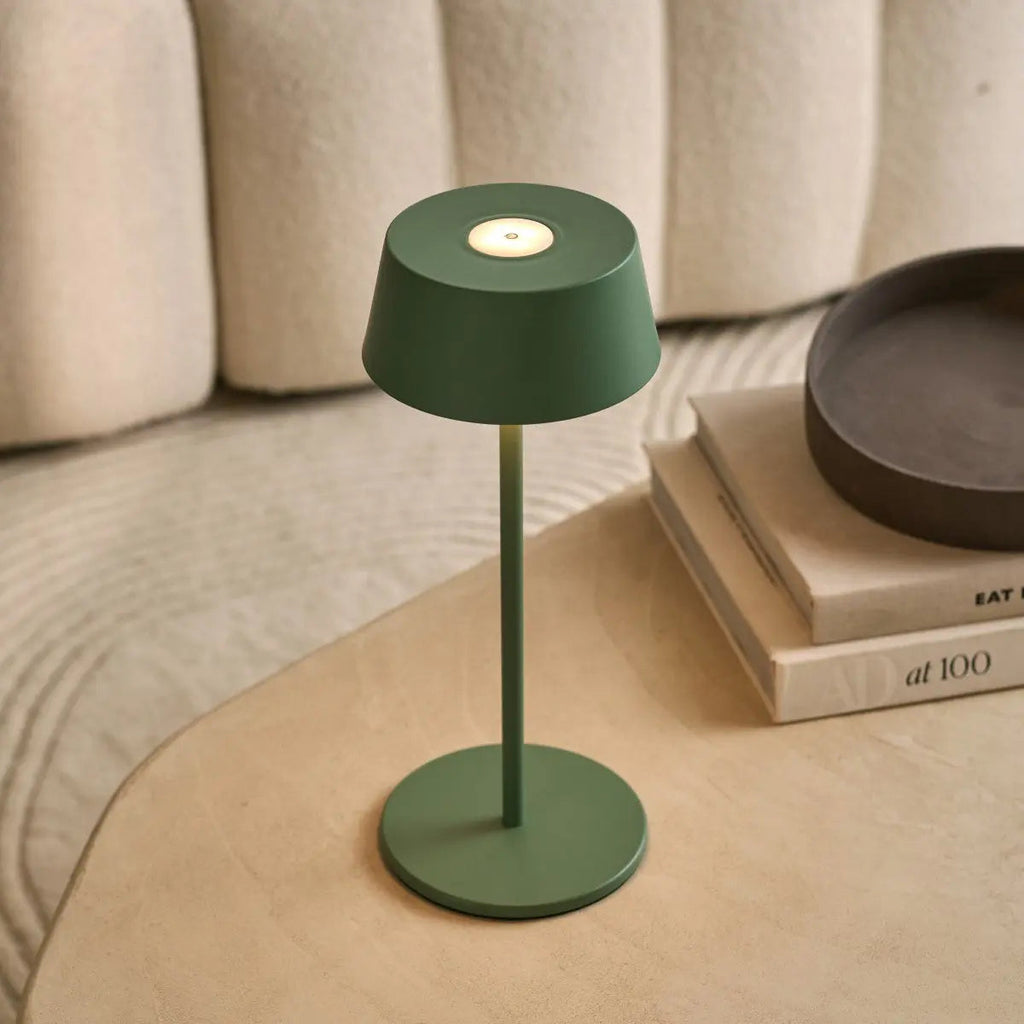 Lampe de table rechargeable verte Hugo Sage - Élégante, à intensité variable et sans fil