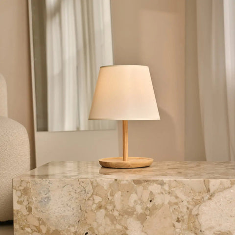 Lampe en bois brun clair Emily avec câble - conception durable faite à la main pour la maison