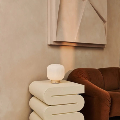 Lyla Lampe rechargeable unique - Verre givrée et base en bois, dimmable, 3 modes lumineux