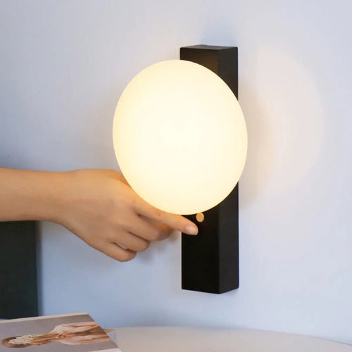 Applique murale en bois sans fil Matthew Black – rechargeable et variable