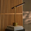 Lampe "Livia" en métal doré et bois – LED orientable, design scandinave pour bureau et salon