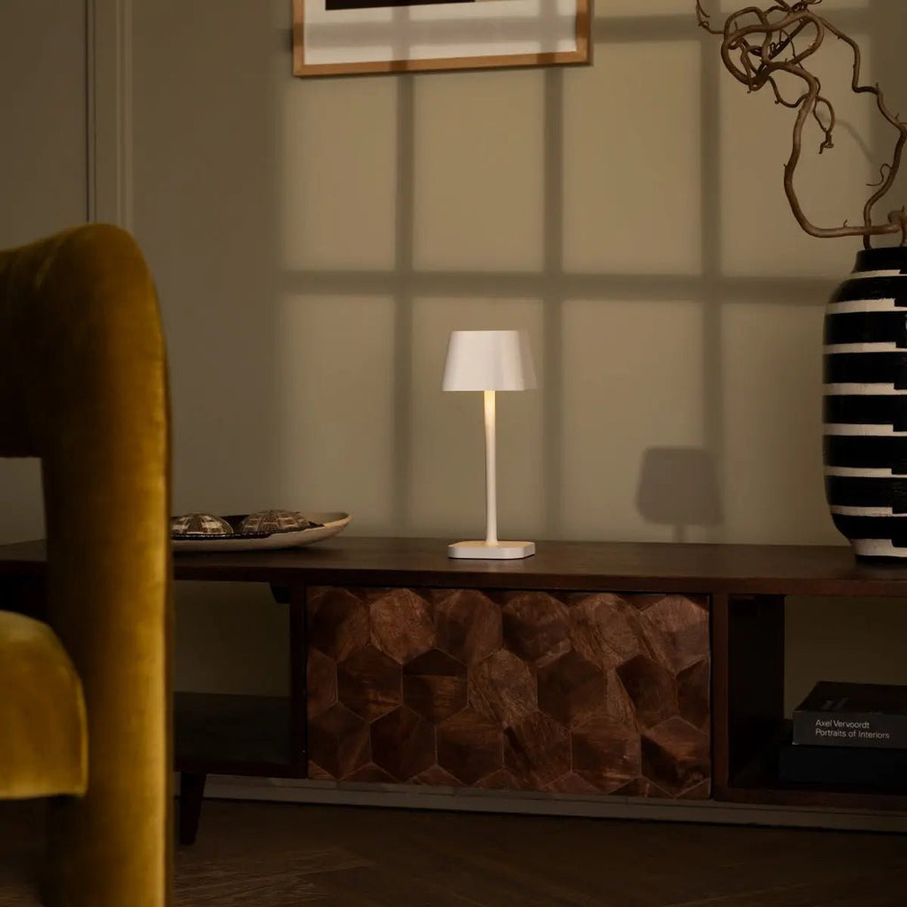Lampe de table rechargeable Ava White – Éclairage élégant, sans fil et à intensité variable