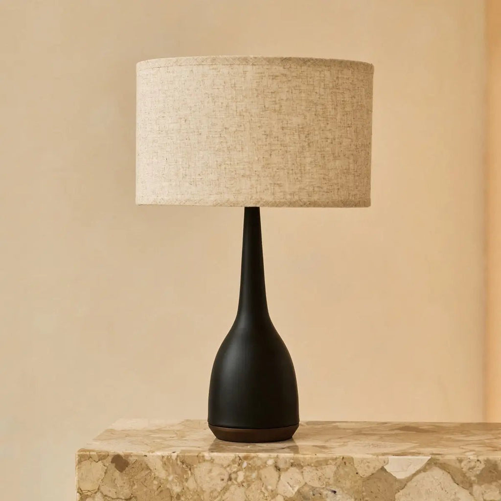 Lampe noire "Jacob" | Abat-jour en lin mélangé beige et éclairage élégant