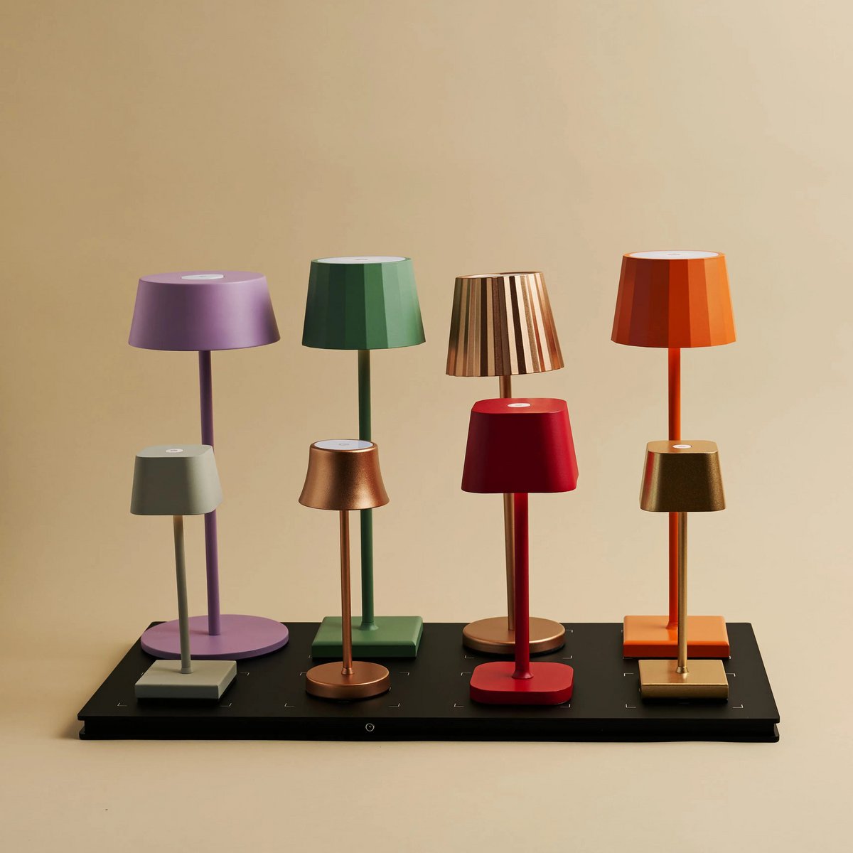 Combi set professionnel - 8 x Sarphati Mini Mouse Grey Reccharteable Table Lampes et 1 X Station centrale Station de charge sans fil avec Qi-Technology - Perfect pour les restaurants, l'hospitalité et les hôtels