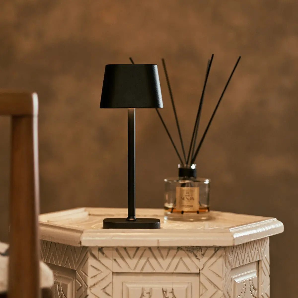 Lampe de table rechargeable noire Ava | Solution d'éclairage sans fil élégante