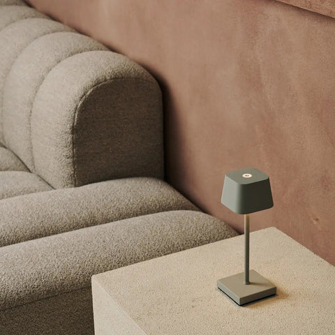 Sarphati Mini Shadow Grey Grey Cordless Table Lamp Perfection pour l'industrie hôtelière - Rechargeable sans fil via Station de chargement, lampe dimmable et 3 modes légers