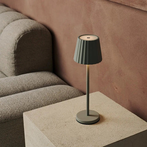 Maya Schadow Gris Grey Table Lampe en fer - lampe dimmable et 3 modes lumineux, rechargeable via la station de charge sans fil