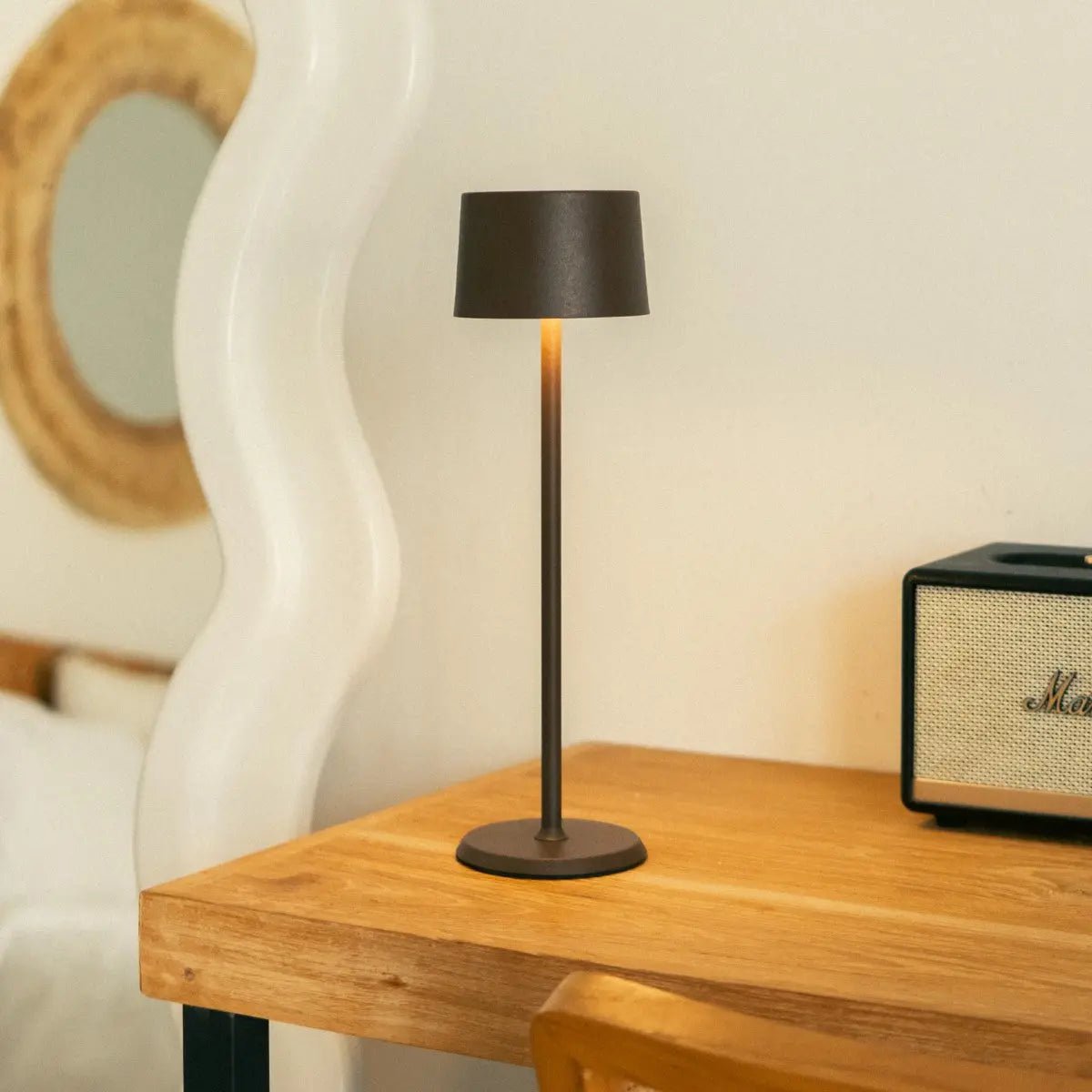 Lampe de table rechargeable en fer David Mocha Brown – Intensité variable et sans fil avec batterie de 120 heures