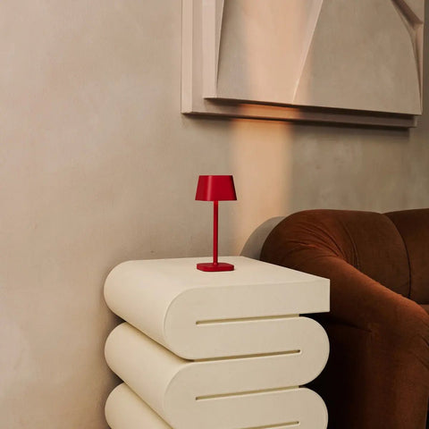 Lampe de table rechargeable Ava Berry Red | Lampe élégante et sans fil et dimmable
