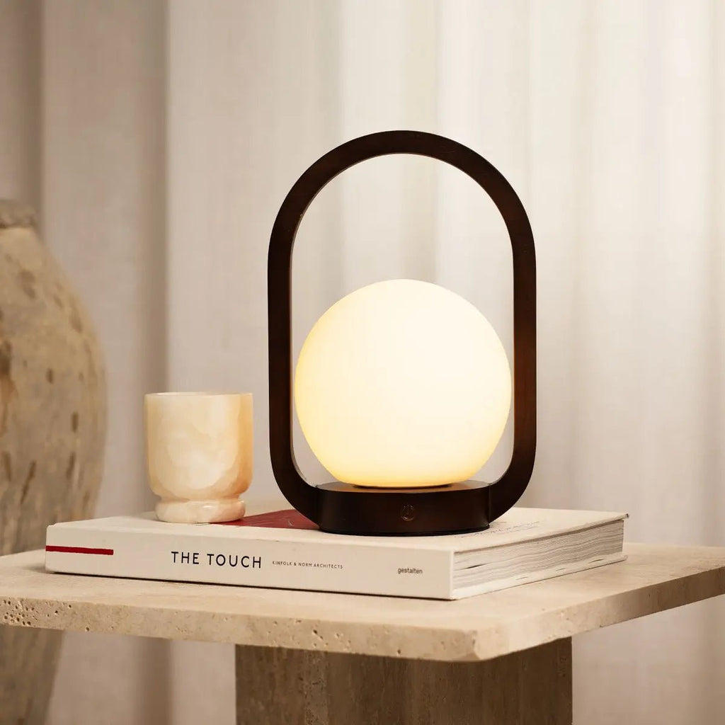 Lampe sans fil en bois marron foncé Skye | Conception rechargeable et variable