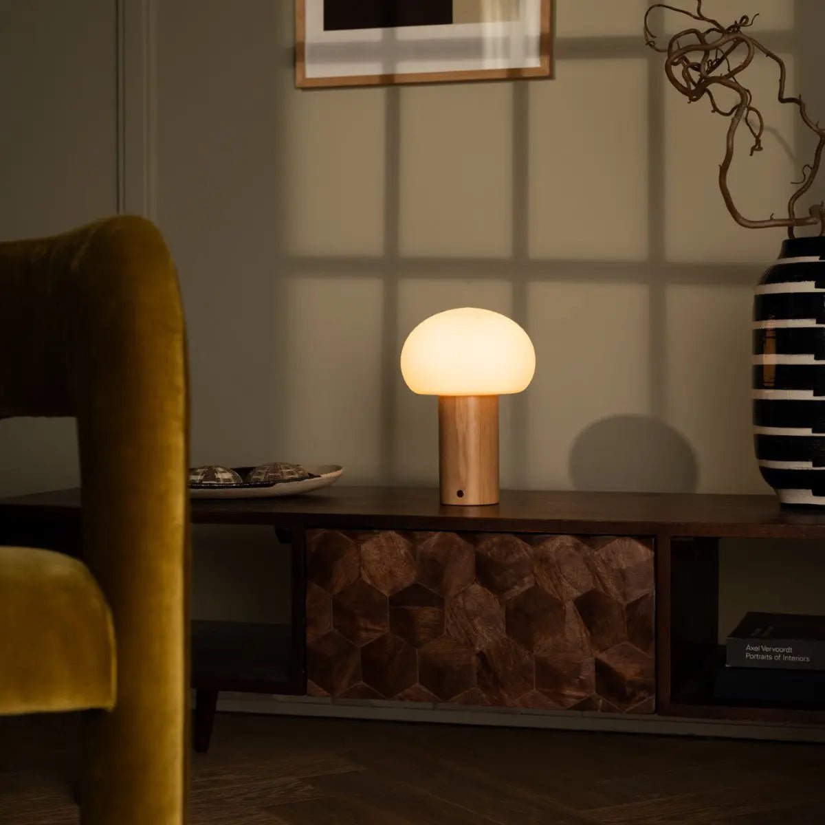 Lampe de table en bois marron clair avec verre et batterie rechargeable | Éclairage dimmable et polyvalent
