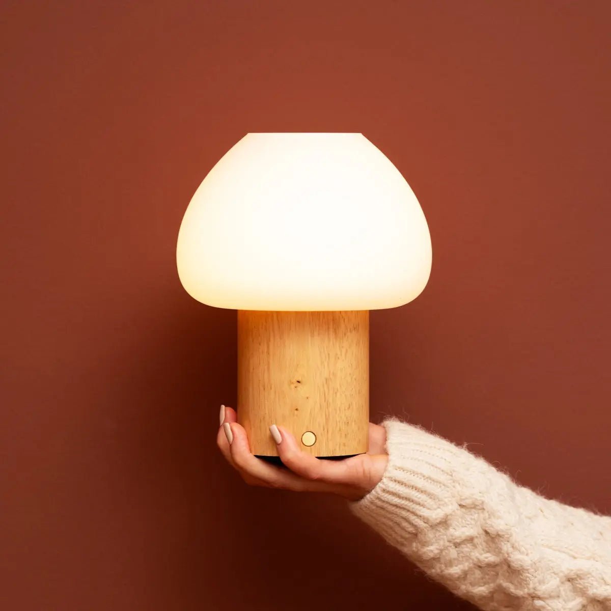 Lampe en bois "Fynn" marron clair – rechargeable, variable et élégante