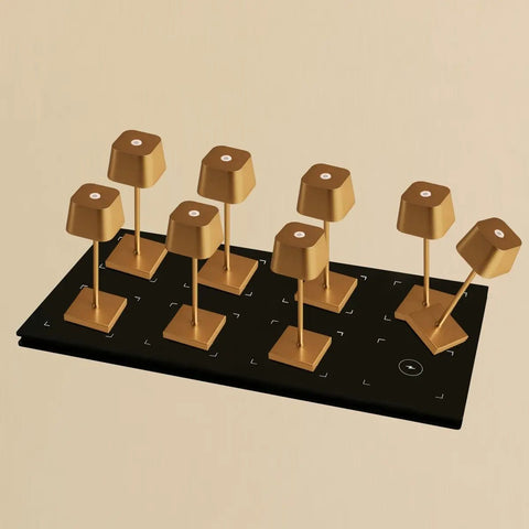 Combi Set Professional - 8 x Sarphati Mini Gold Rechargeable Table Lampes et 1 X Station centrale Station de charge sans fil avec Qi-Technology - Perfect pour les restaurants, l'hospitalité et les hôtels