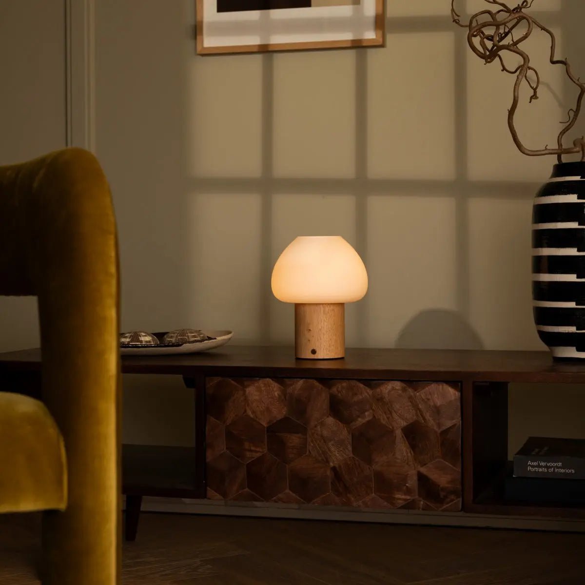 Lampe en bois "Fynn" marron clair – rechargeable, variable et élégante