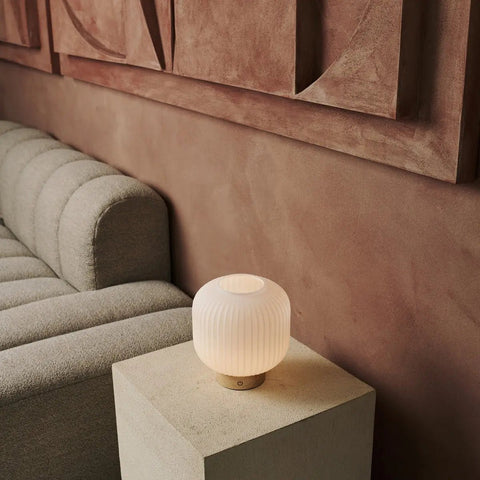 Lyla Lampe rechargeable unique - Verre givrée et base en bois, dimmable, 3 modes lumineux
