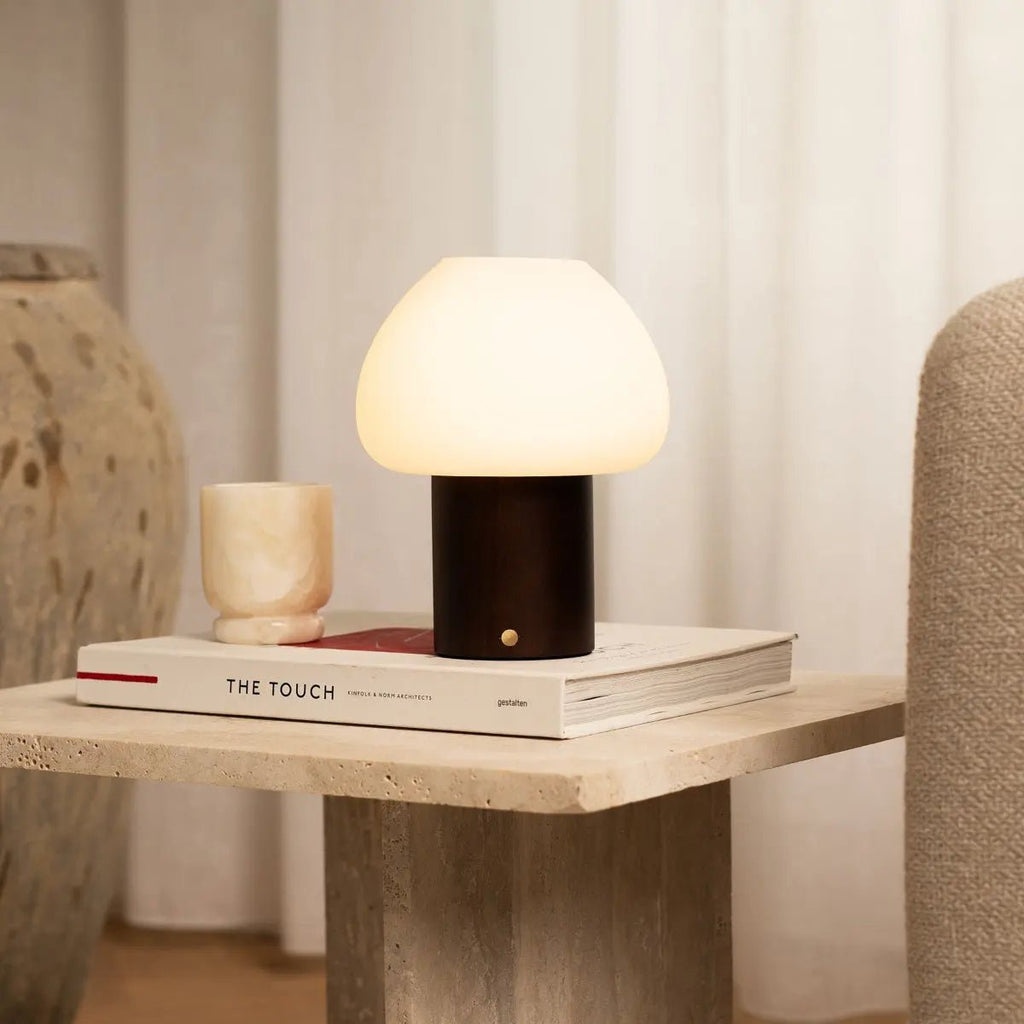 Lampe en bois Fynn marron foncé – Lumière rechargeable et à intensité variable