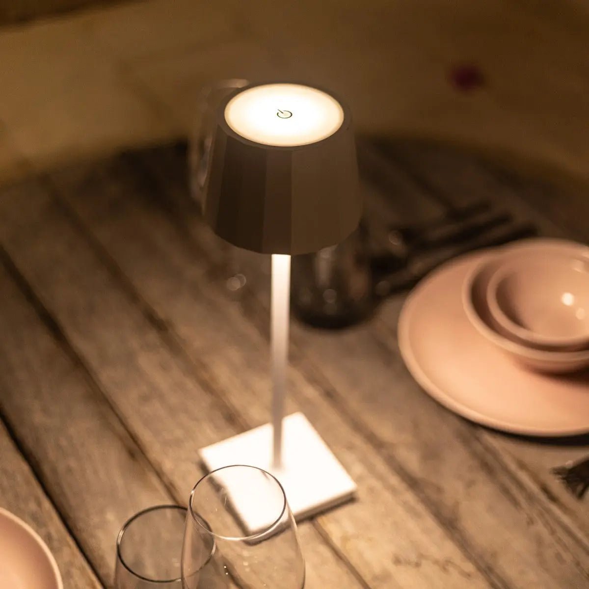 Lampe de table rechargeable William White – Sans fil, à intensité variable, autonomie de 120 heures
