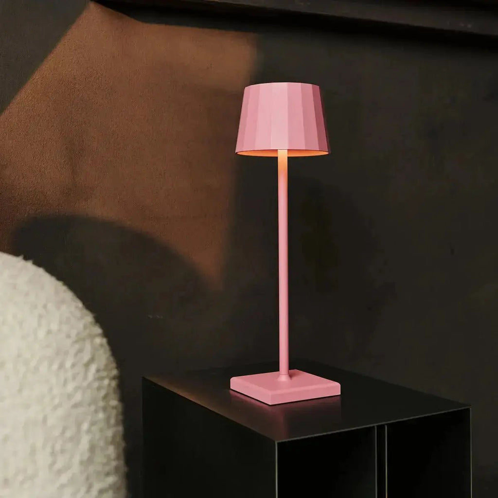 Wouter Flamingo Pink Rechargeable Table Lampe - Charge sans fil, Dimmable, durée de vie de la batterie de 120 heures