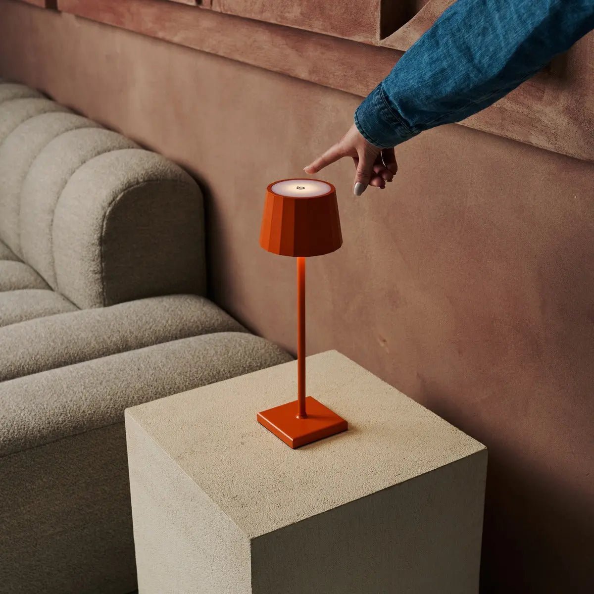 Wouter Orange Blossom Rechargeable Table Lampe - Charge sans fil, Dimmable, durée de vie de la batterie de 120 heures