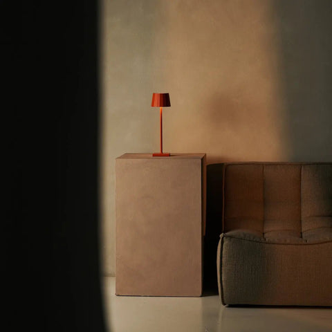 Combi set professionnel - 8 x wouter fleurs de table de table rechargeable orange et 1 x station de charge sans fil avec Qi-technologie - parfait pour les restaurants, l'hospitalité et les hôtels