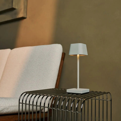 Sarphati Mini Shadow Grey Grey Cordless Table Lamp Perfection pour l'industrie hôtelière - Rechargeable sans fil via Station de chargement, lampe dimmable et 3 modes légers