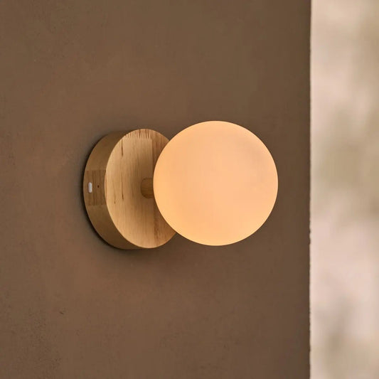 Richella Brown Light Wood & Glass Wall Light - Reccharteable et sans fil
