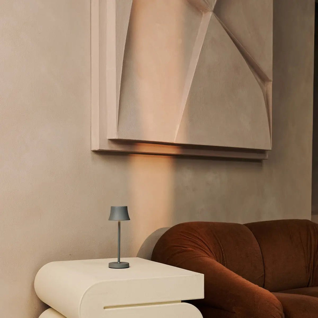 Mini Mouse Grey Grey Rechargeable Table Lampe - Charge sans fil, lampe dimmable et 3 couleurs claires