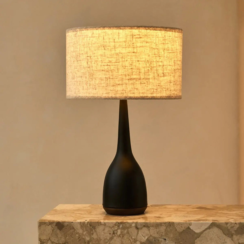 Lampe noire "Jacob" | Abat-jour en lin mélangé beige et éclairage élégant