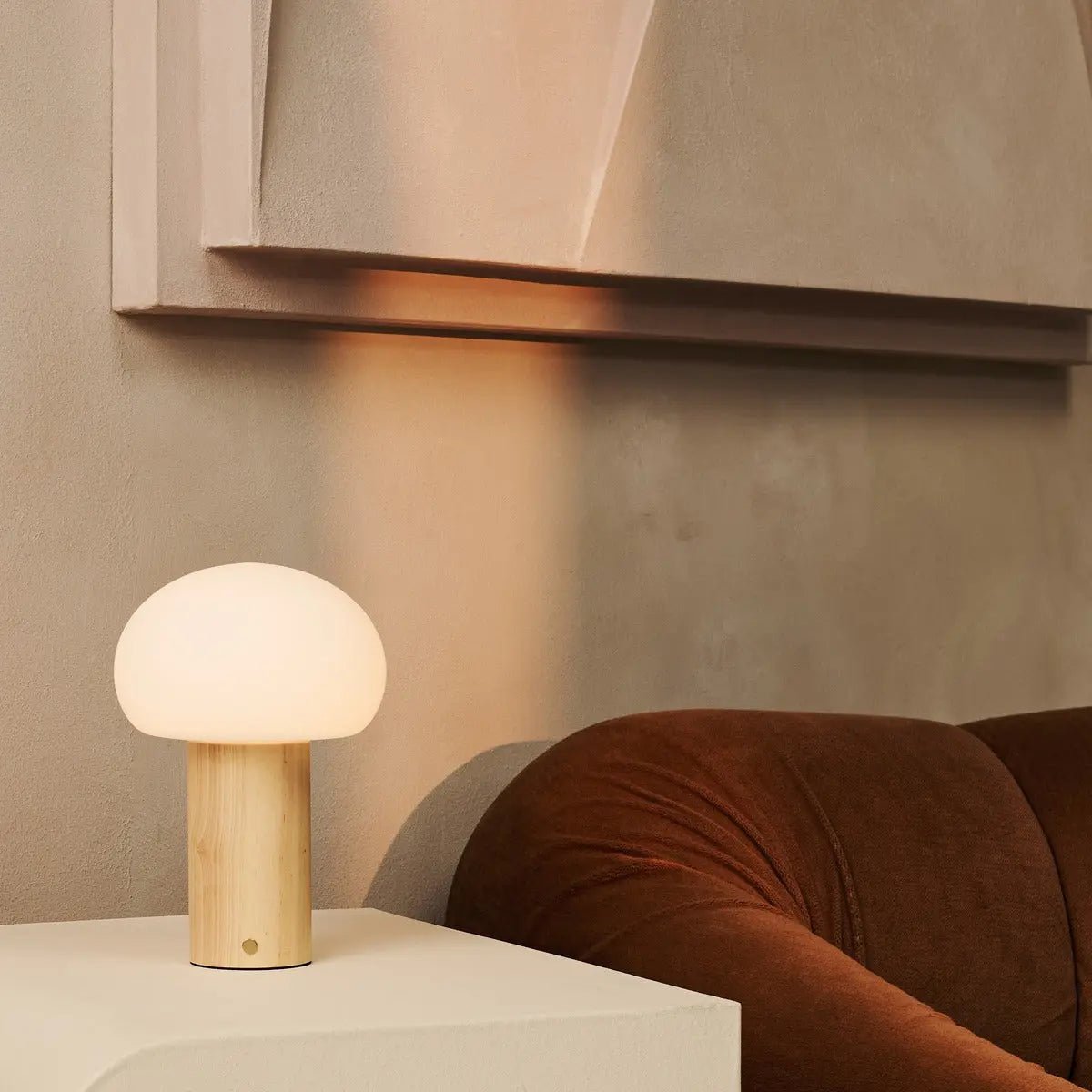 Lampe de table en bois marron clair avec verre et batterie rechargeable | Éclairage dimmable et polyvalent
